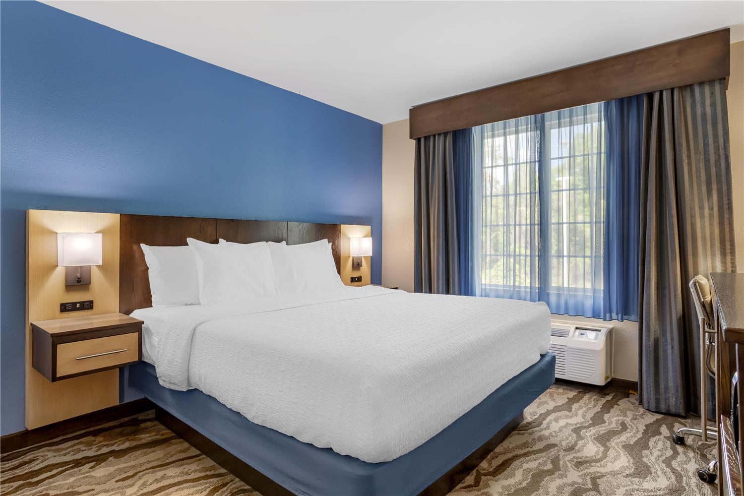 Suite, King Bed, River View, Balcony or Patio, Sofa