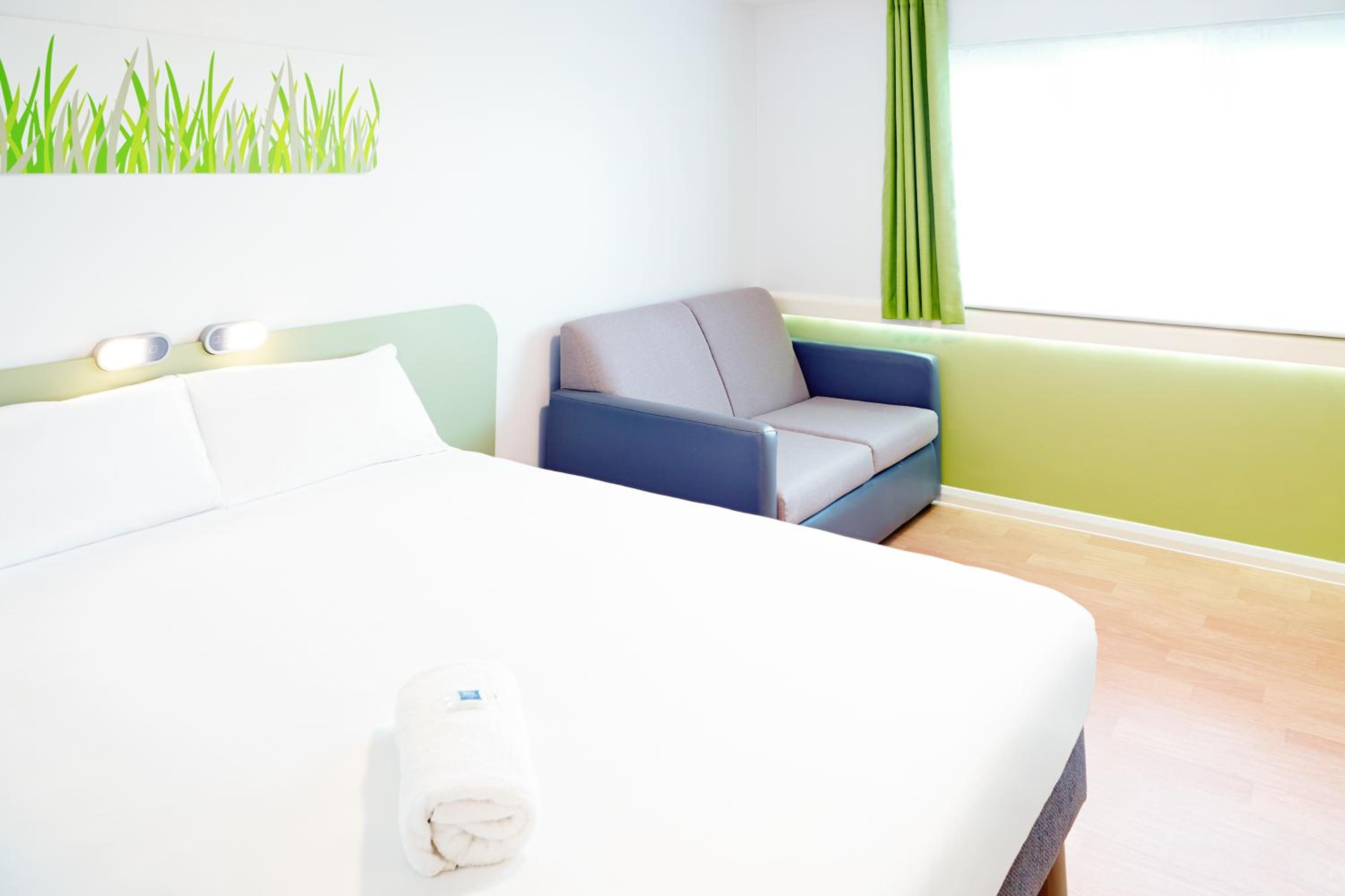 Ibis budget Warrington Lymm Services 12/33
