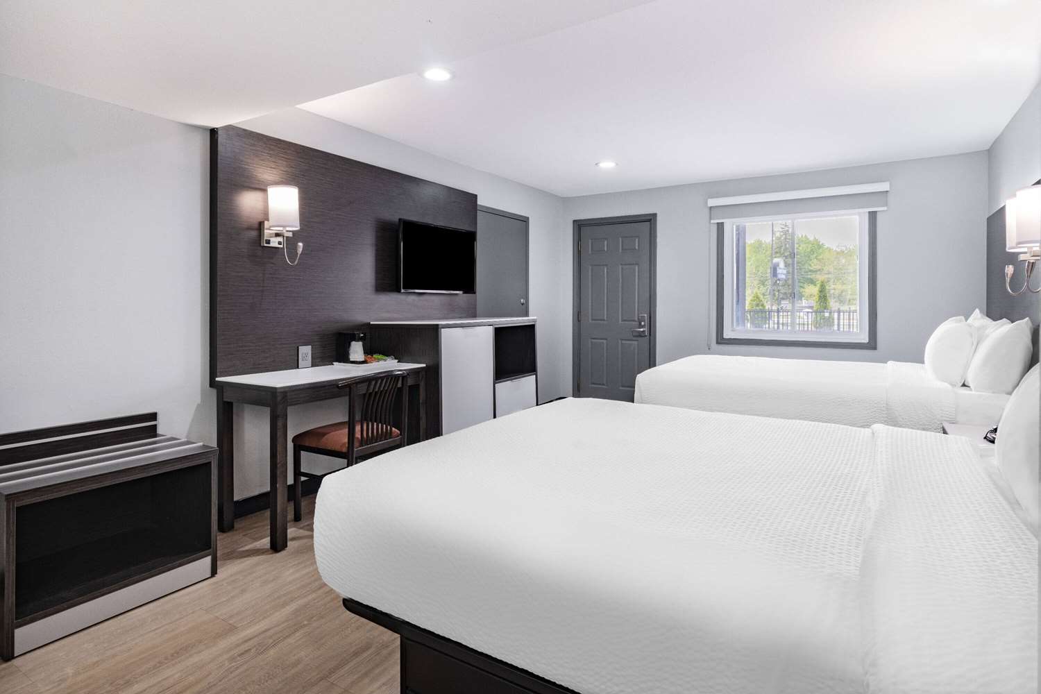 Days Inn and Suites By Wyndham Niagara Falls/Buffalo 13/40