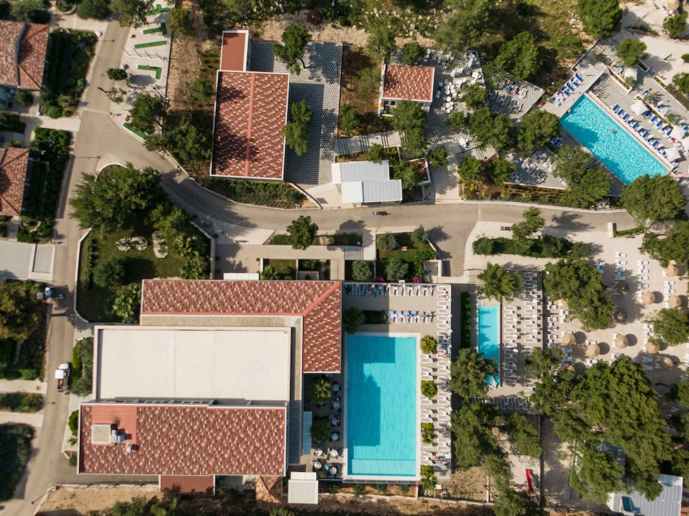 Gava Waterman Milna Resort 7/74