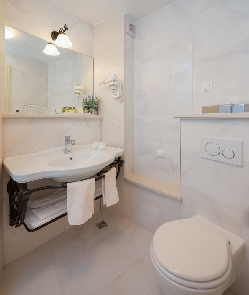 Priska Heritage Rooms 39/50