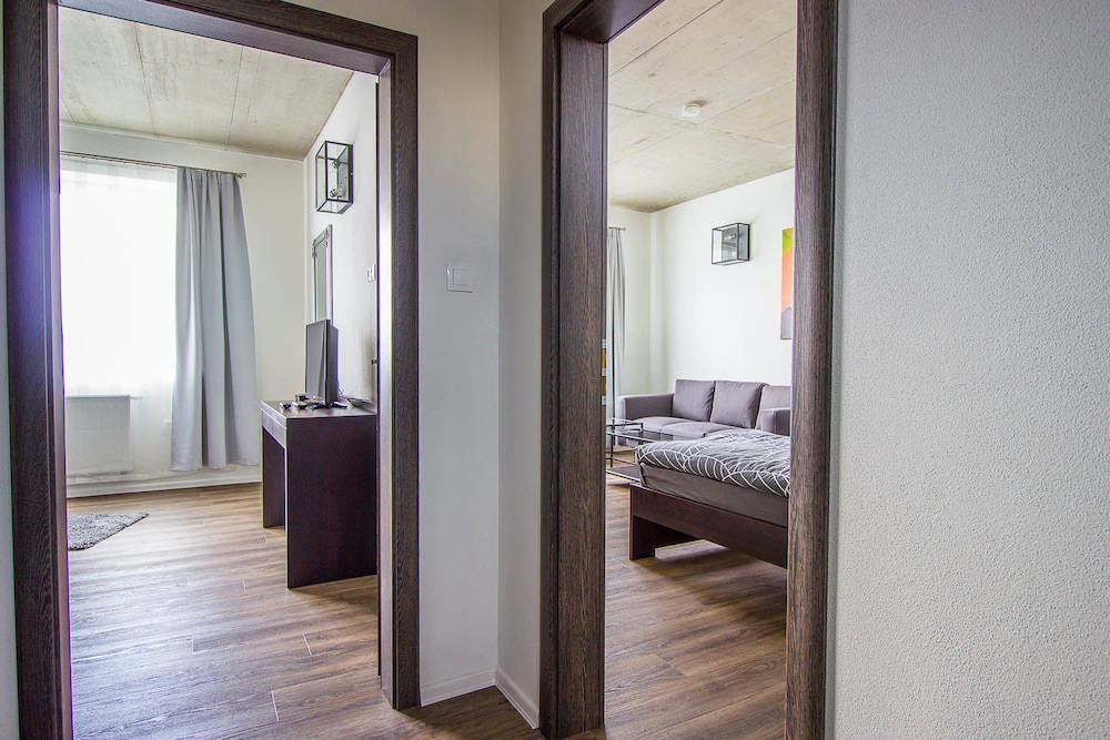 Hotel 63 38/38