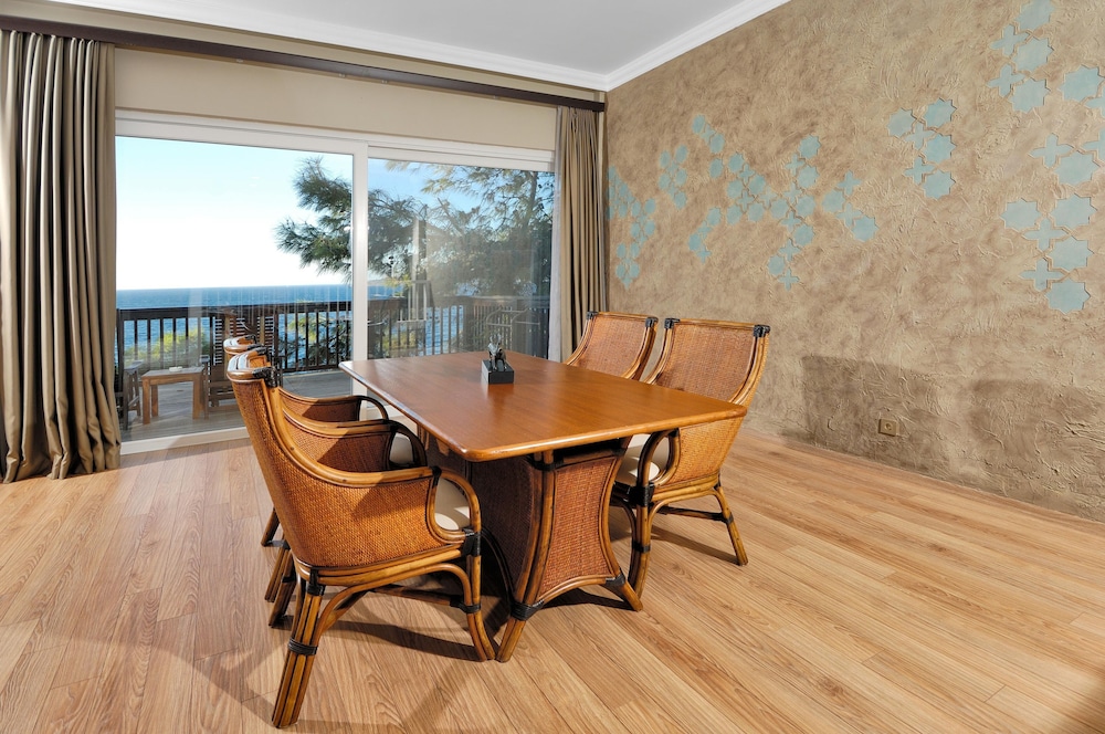 Sarpedor Boutique Hotel 38/48