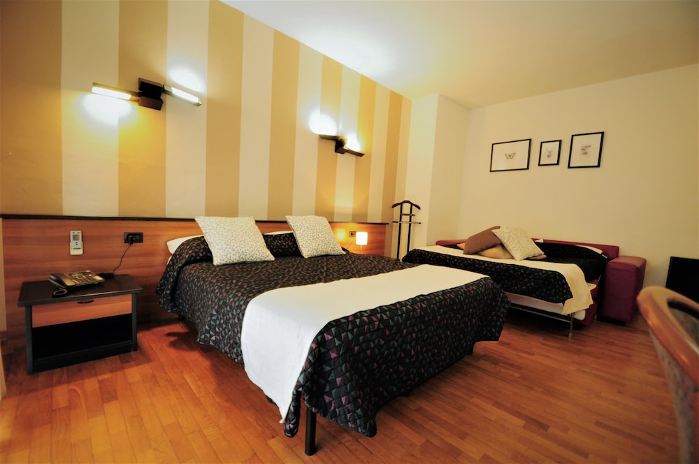 Hotel Ristorante Milano 12/34