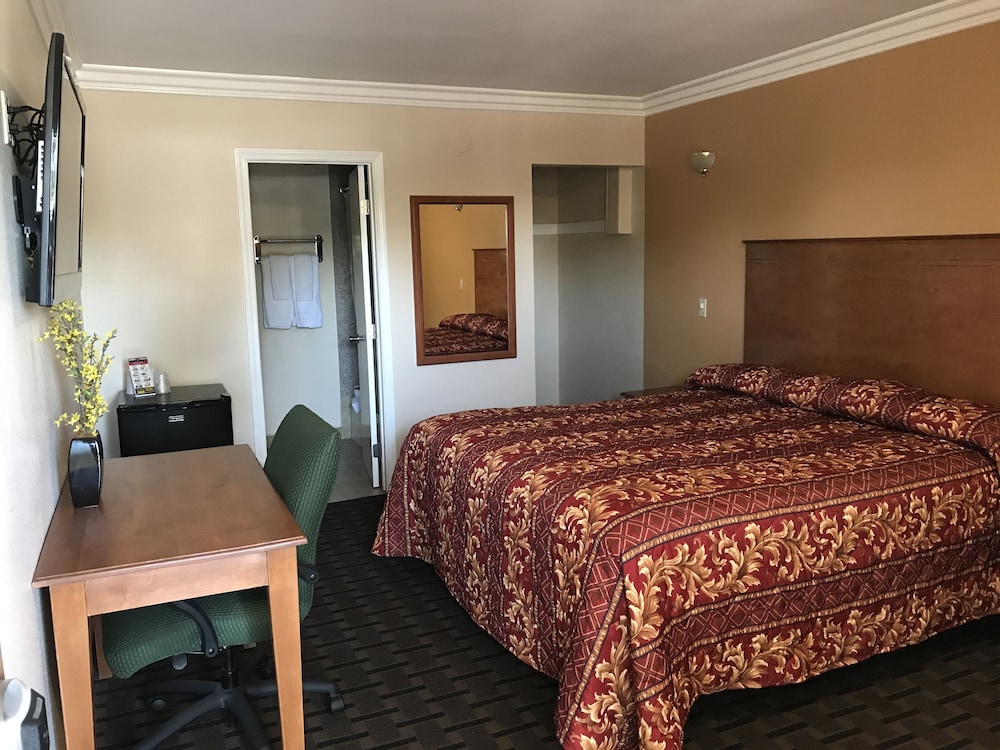 Fullerton Lodge 9/33