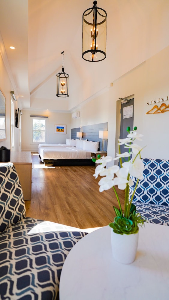 Colonial Hotel & Suites 7/42