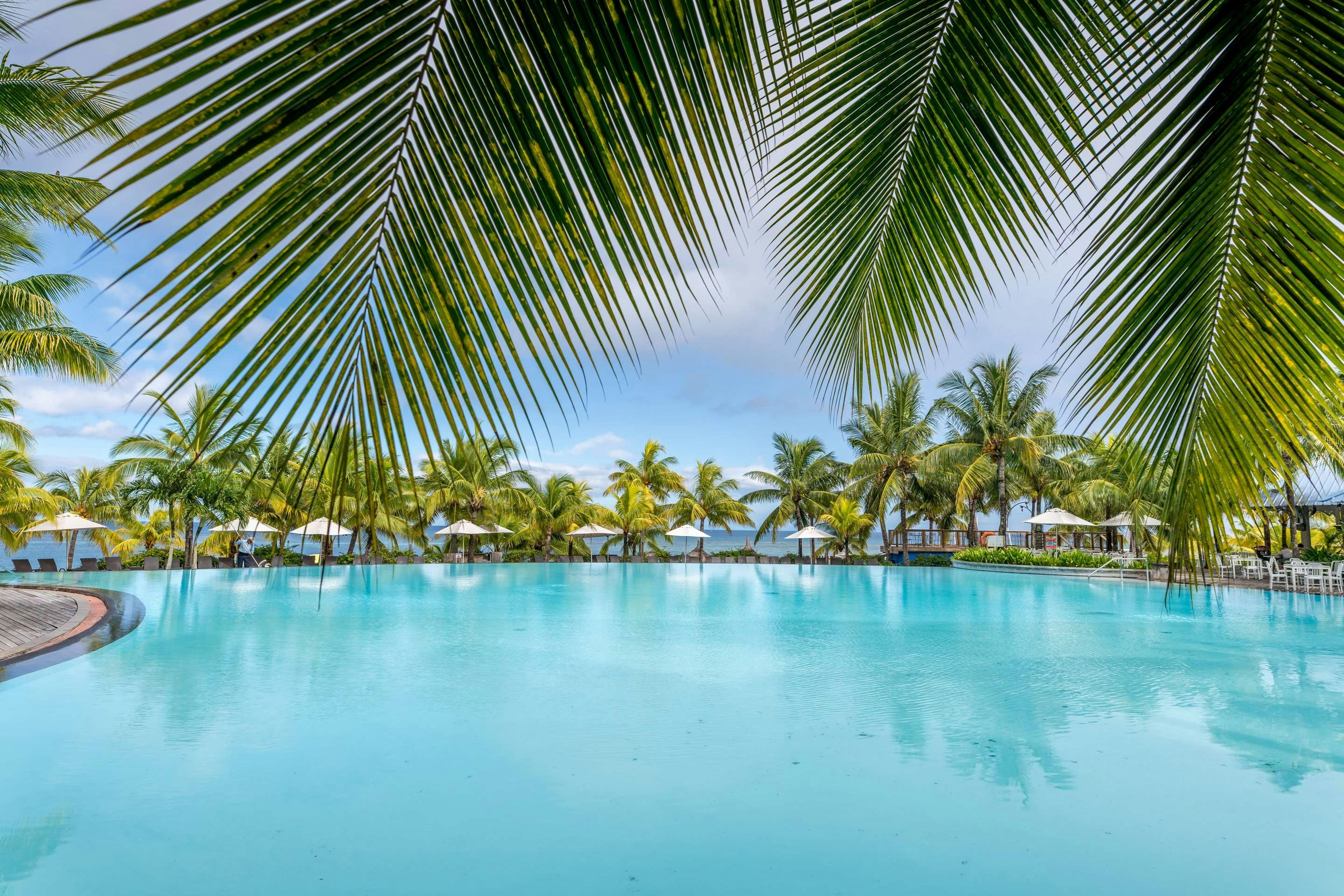 Victoria Beachcomber Resort and Spa 50/54