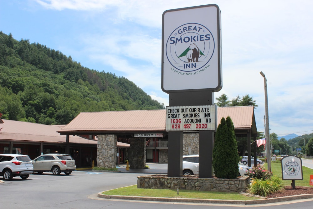 GREAT SMOKIES INN CHEROKEE 8/36