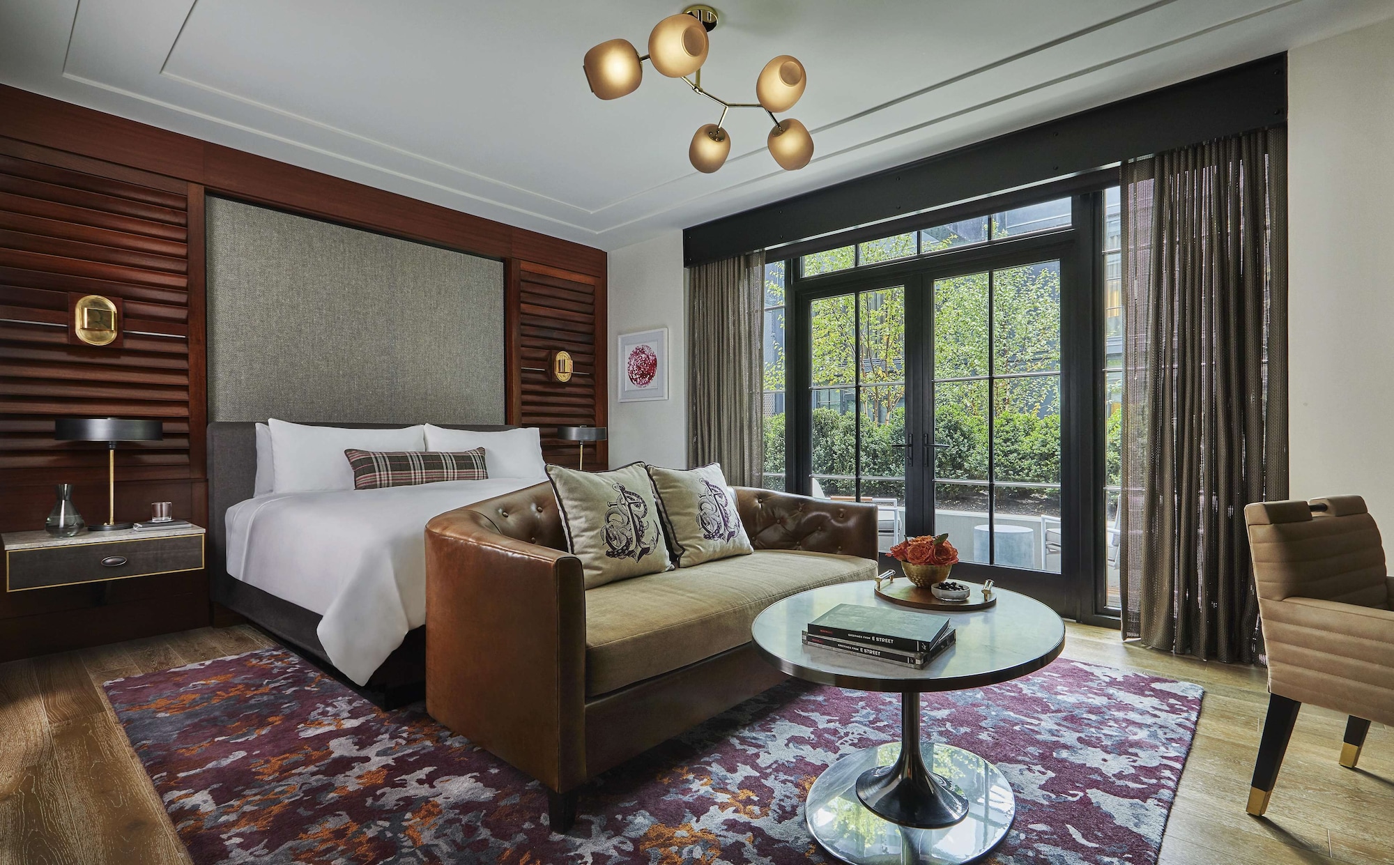COURTYARD, KING BED