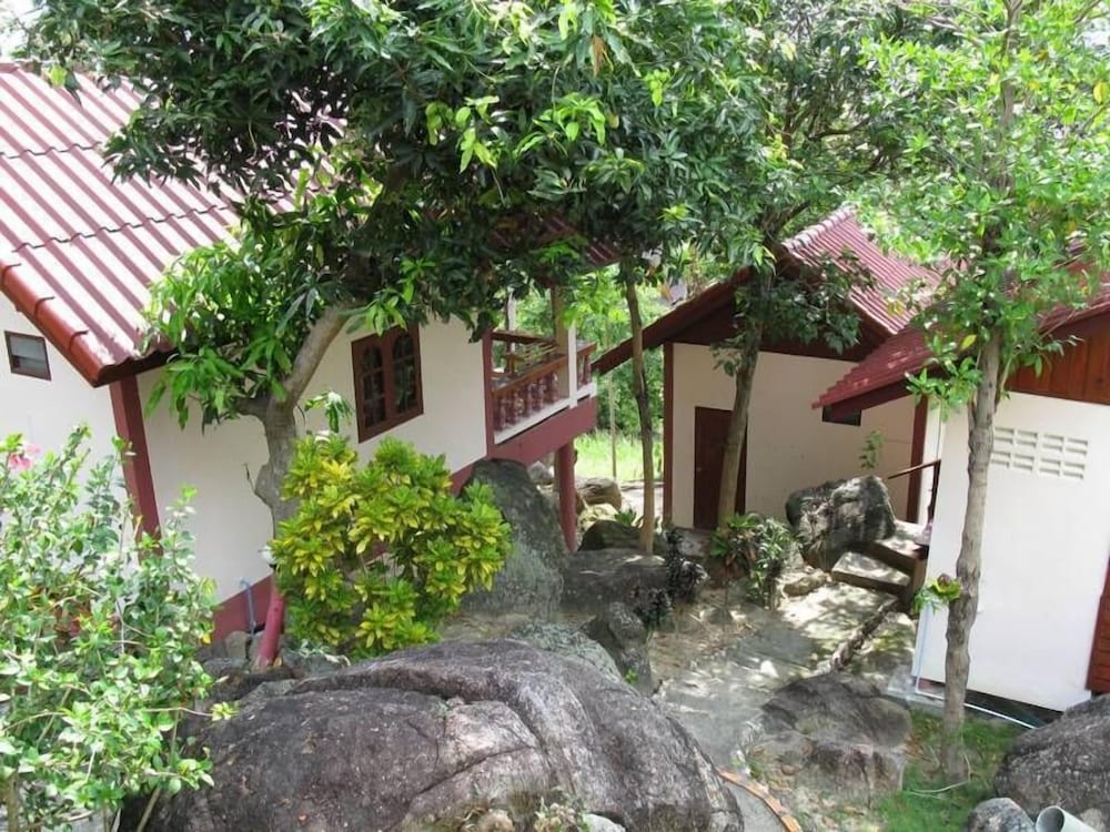 J.B Hut Bungalow 50/59