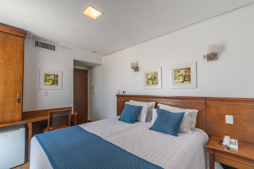 STANDARD, QUEEN BED