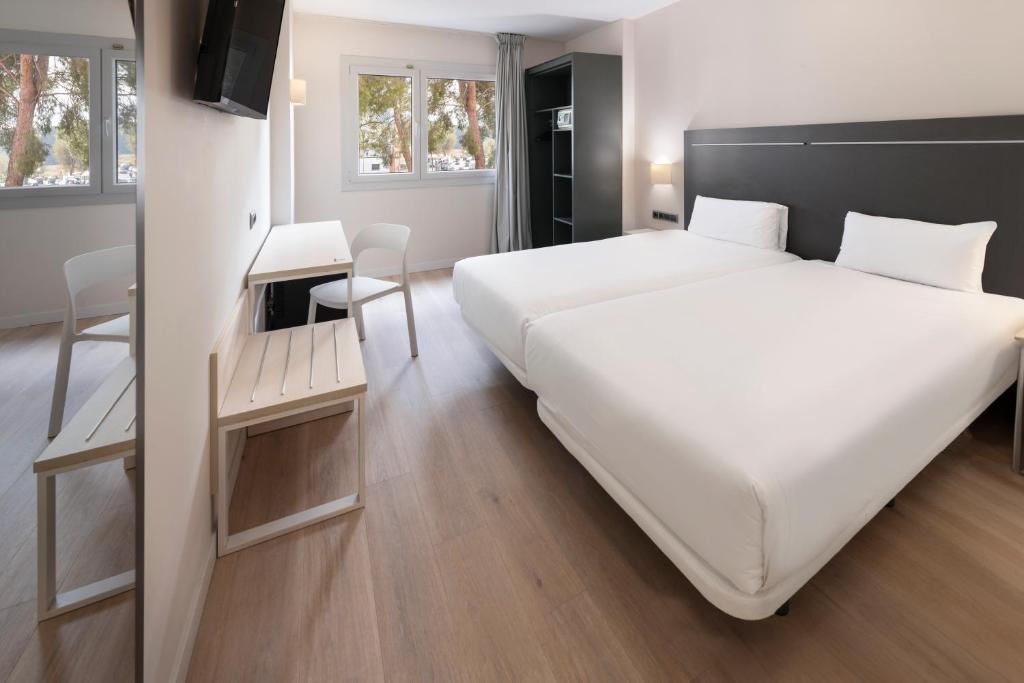 Standard, Twin Beds