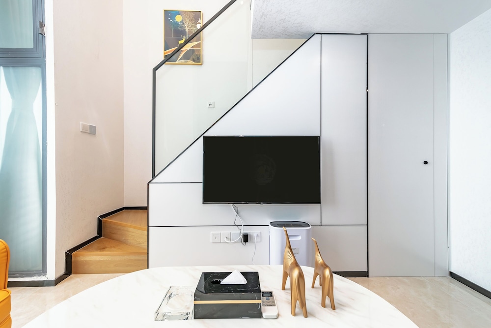 Huaqiang North Executive Apartment 17/20