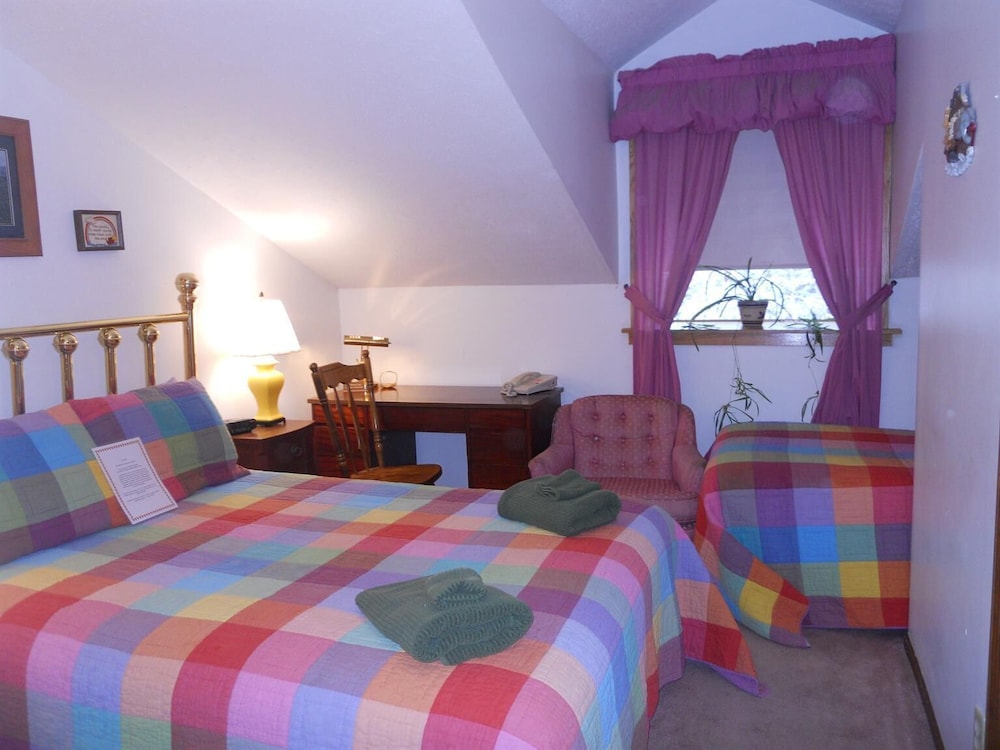 7 Gables Inn Suites 11/50