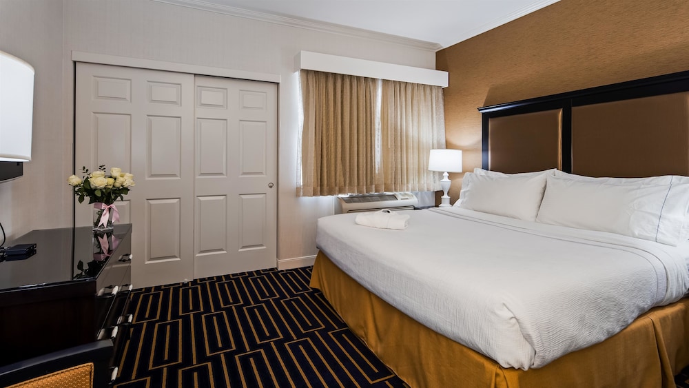 Best Western Plus Palm Court Hotel 9/42