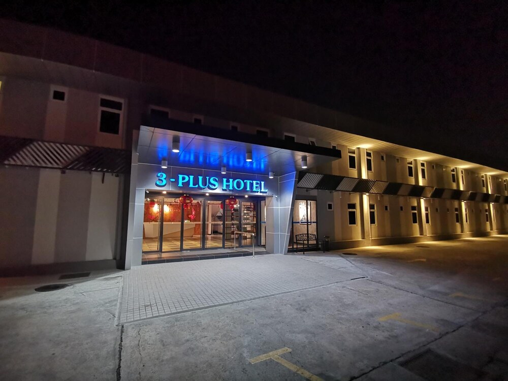 3-Plus Hotel 39/44