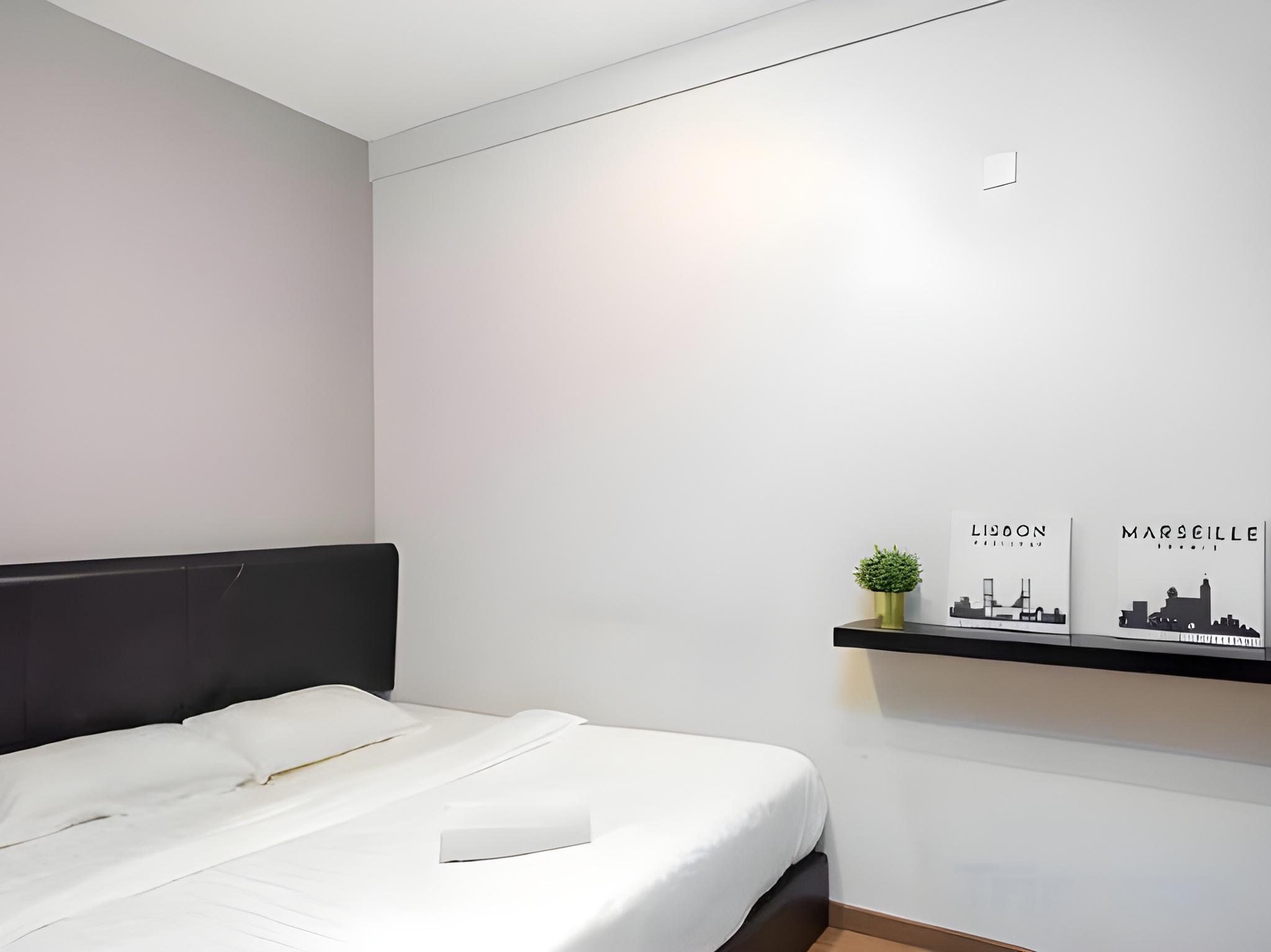 Superior, King Bed, No Window
