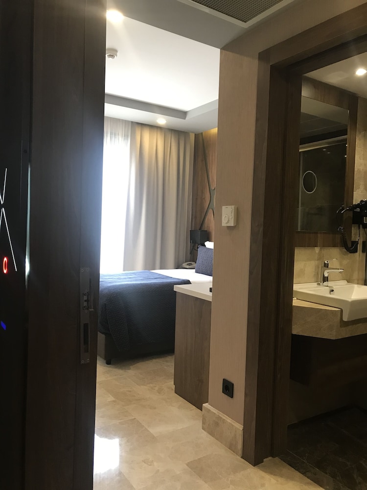 Extenso Hotel 8/47
