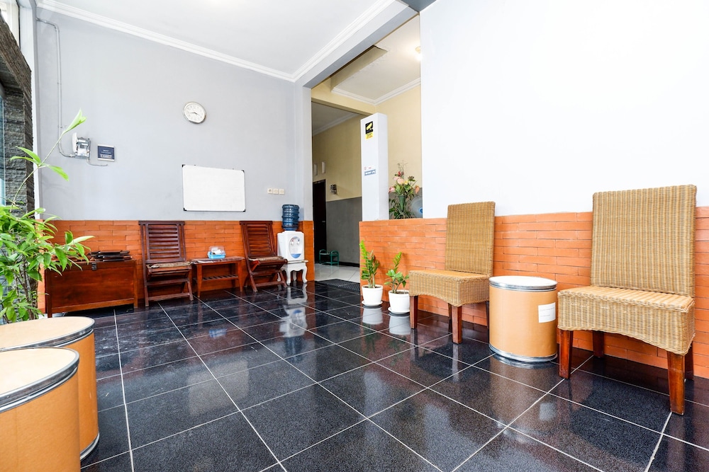 Hotel SUPER OYO 2209 Solo Point Guest House Syariah 7/31