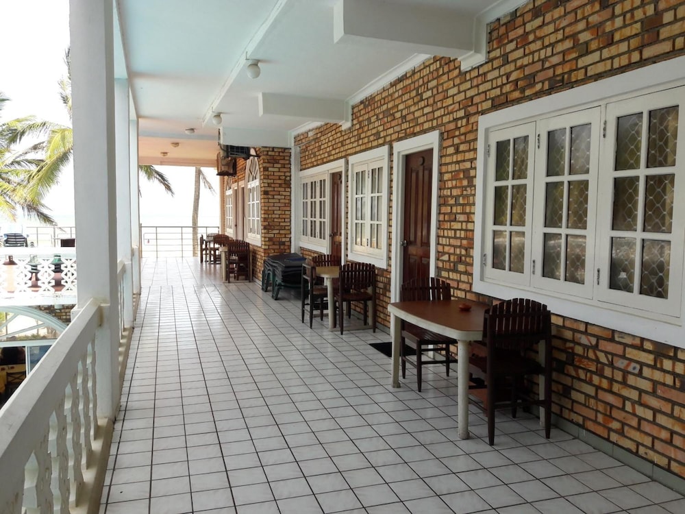 Oasis Beach Resort 28/41