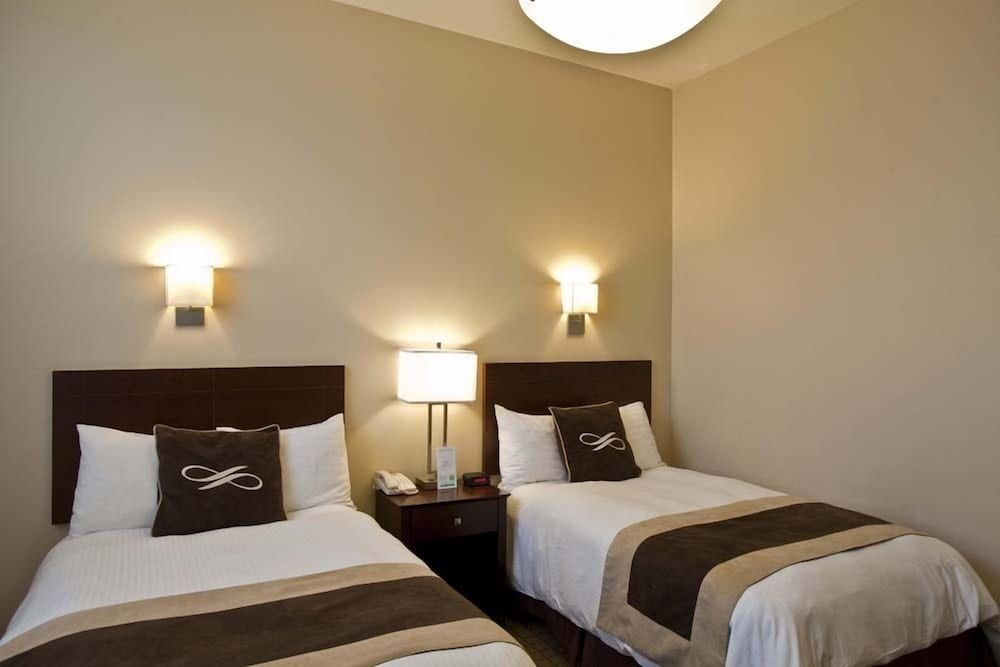 SUITE, TWIN BEDS