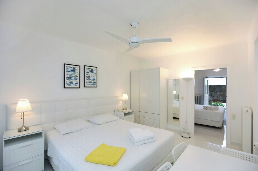 APARTMENT, QUEEN AND TWIN BEDS