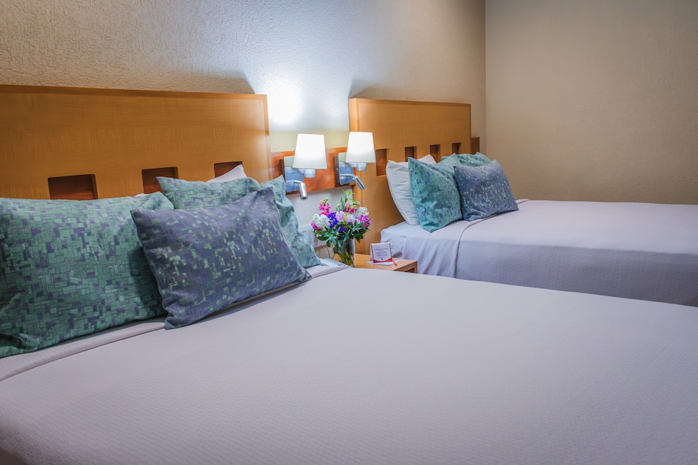 Hotel Mirabel 30/63
