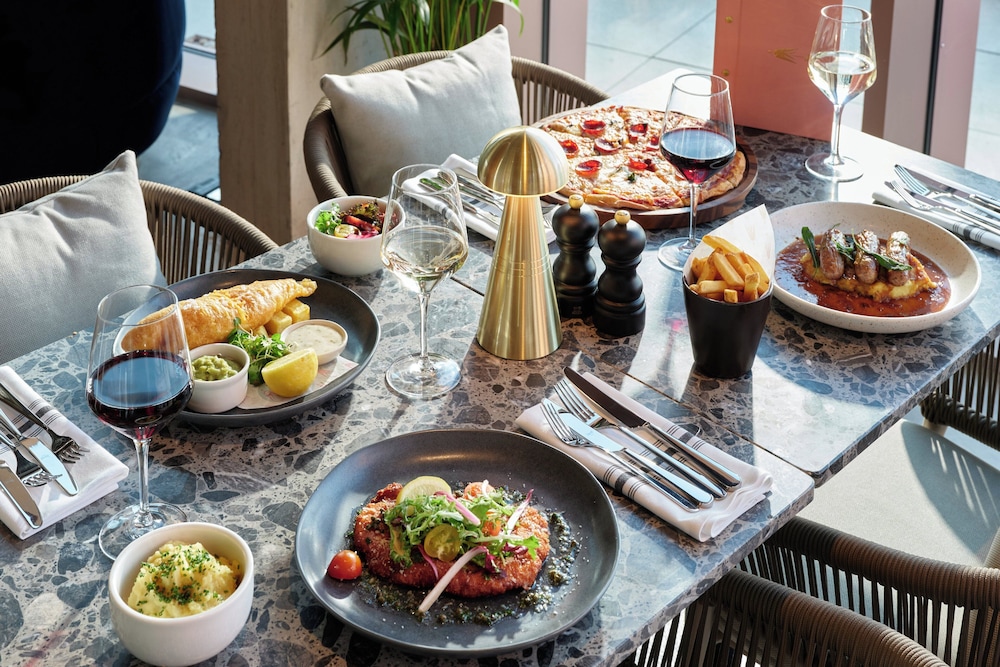 Hotel Indigo Gloucester - The Forum by IHG 33/50