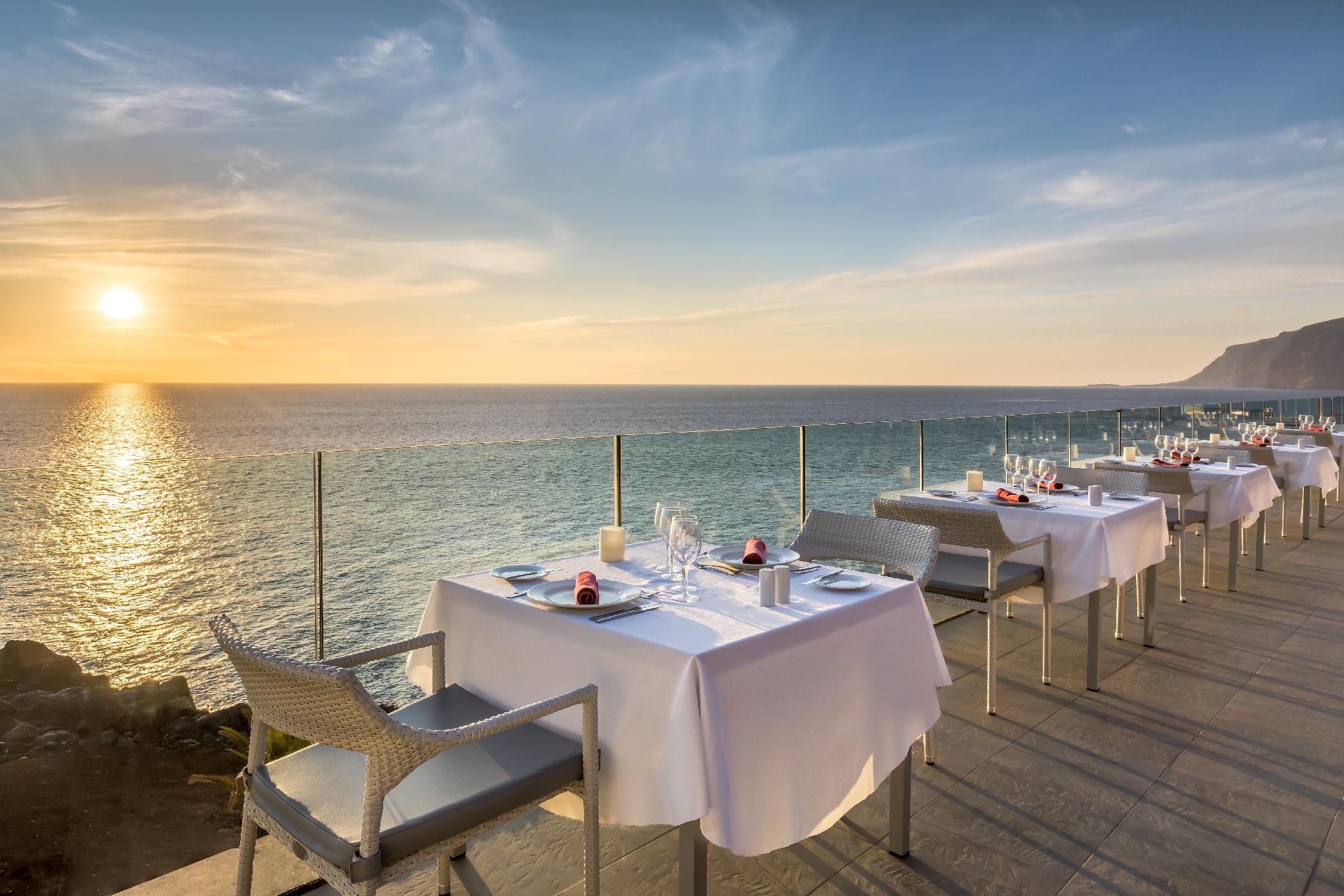 جناح جونيور بشرفة