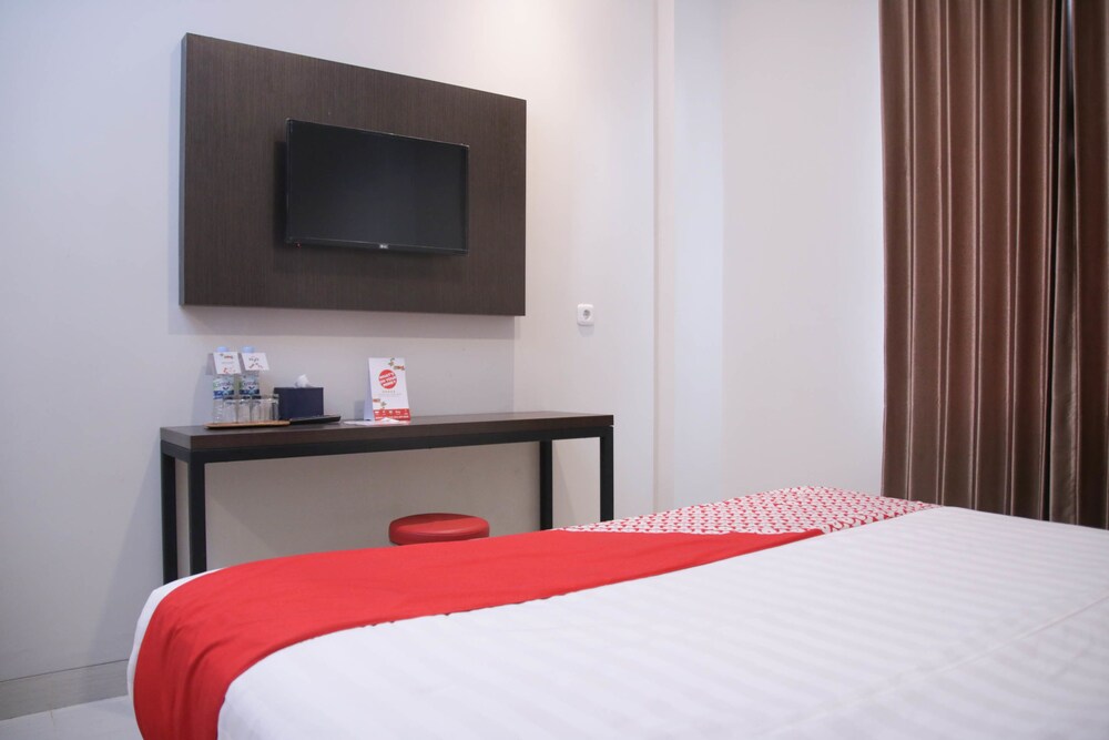 OYO 1006 Azzahra Guest House 9/16