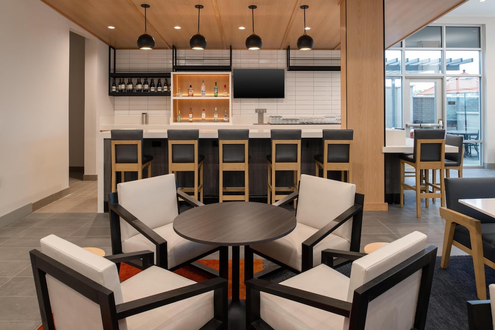 Hyatt House Fresno/Campus Pointe 32/50