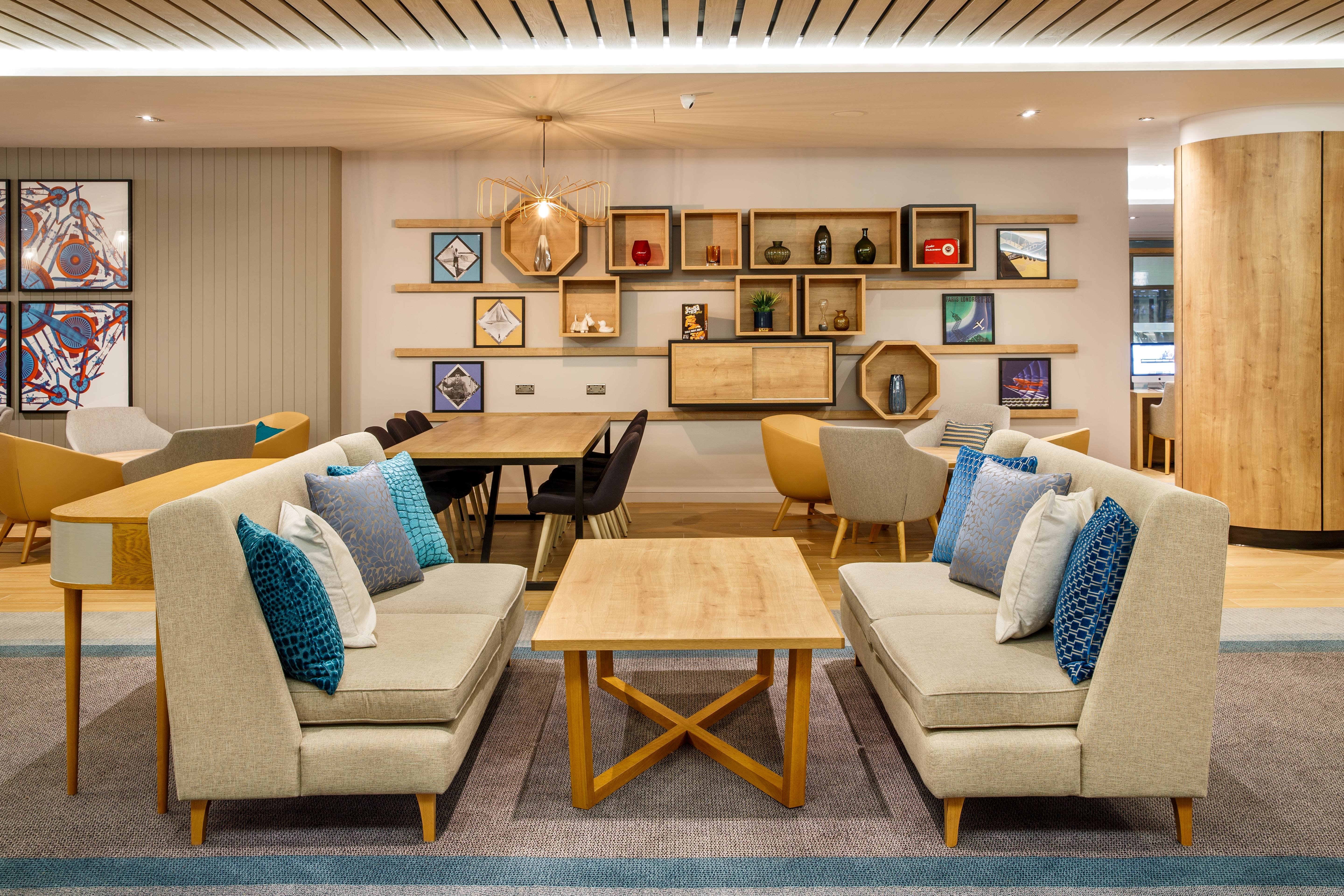 HOLIDAY INN LONDON HEATHROW M4J4 41/62
