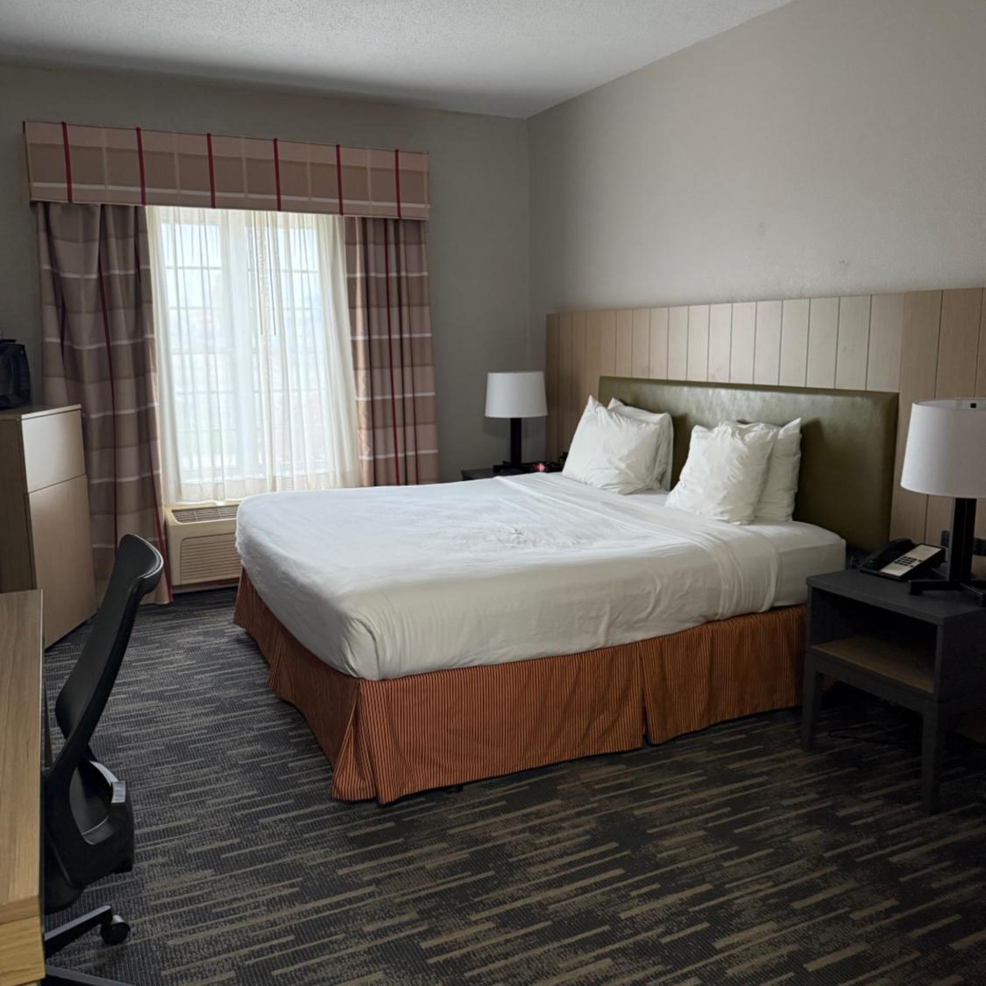 Room, King Bed, Bathtub, Accessible