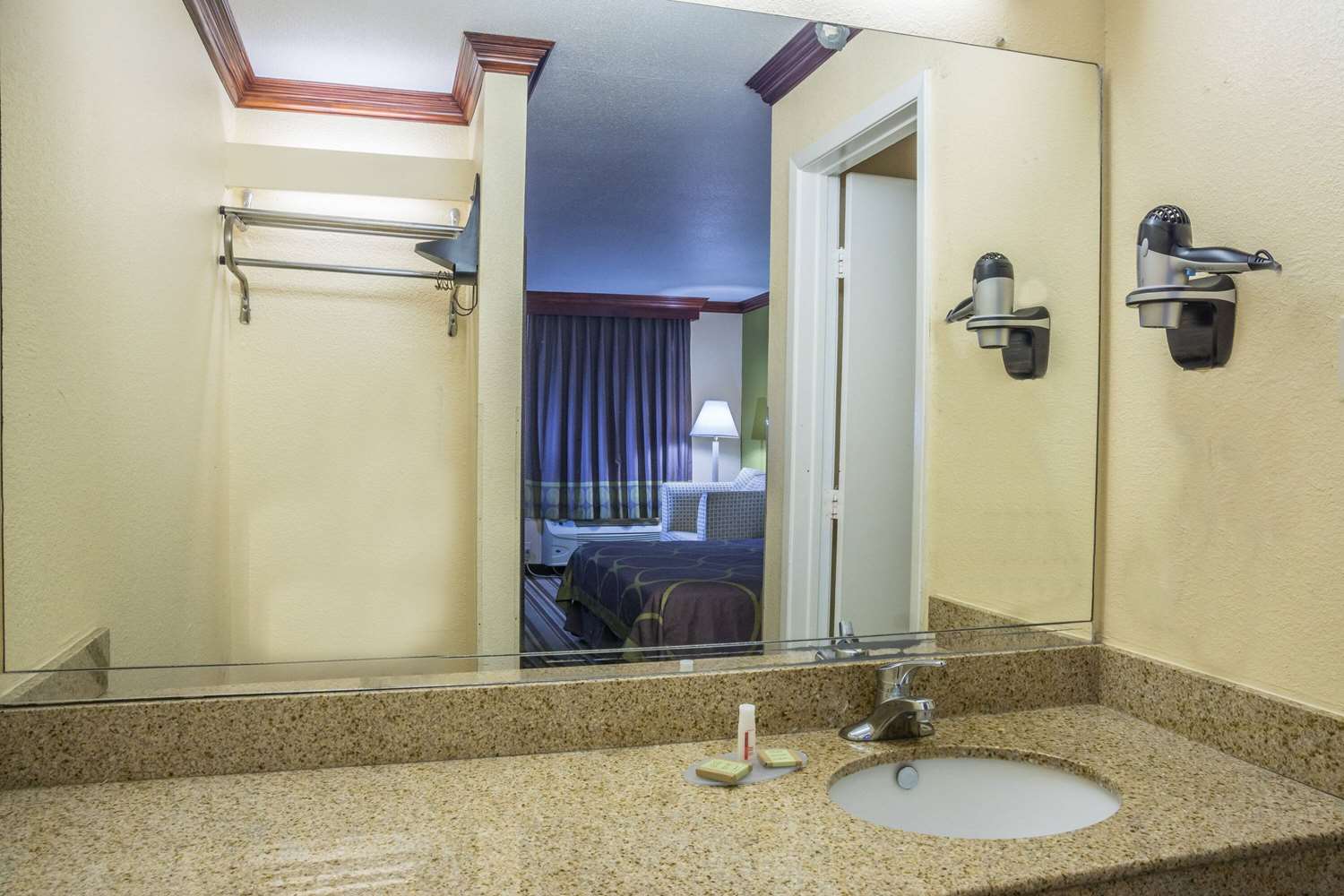 Super 8 by Wyndham San Marcos 10/11