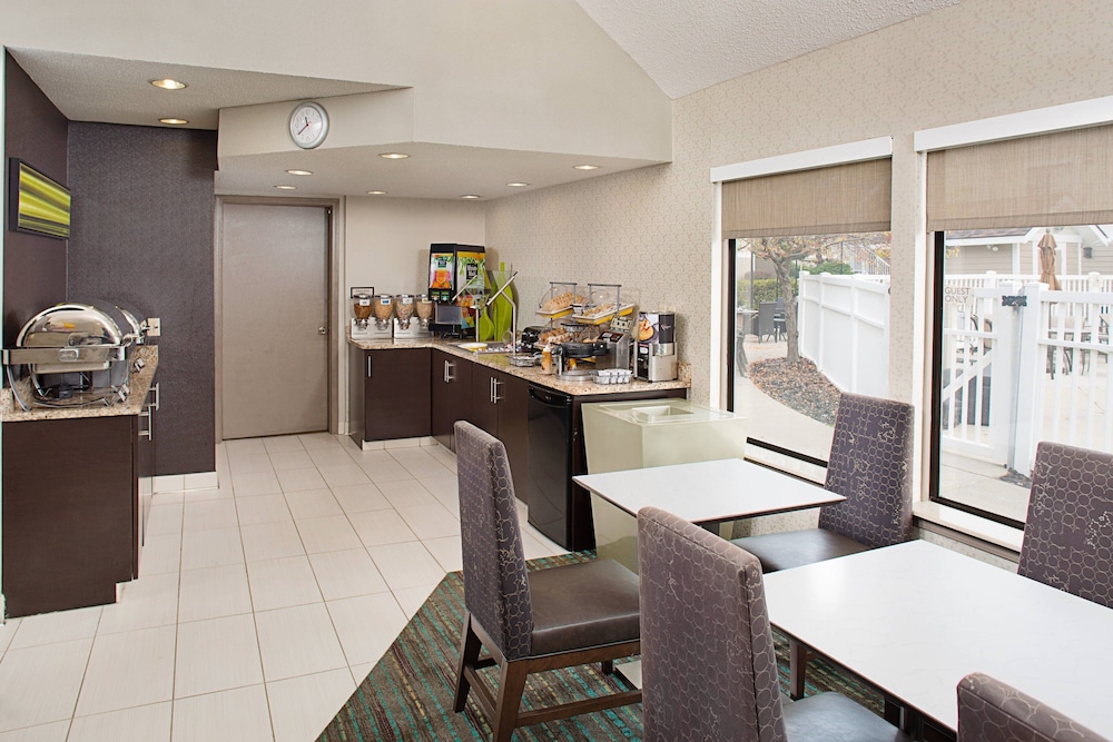 Residence Inn by Marriott Detroit Troy/Madison Heights 18/22