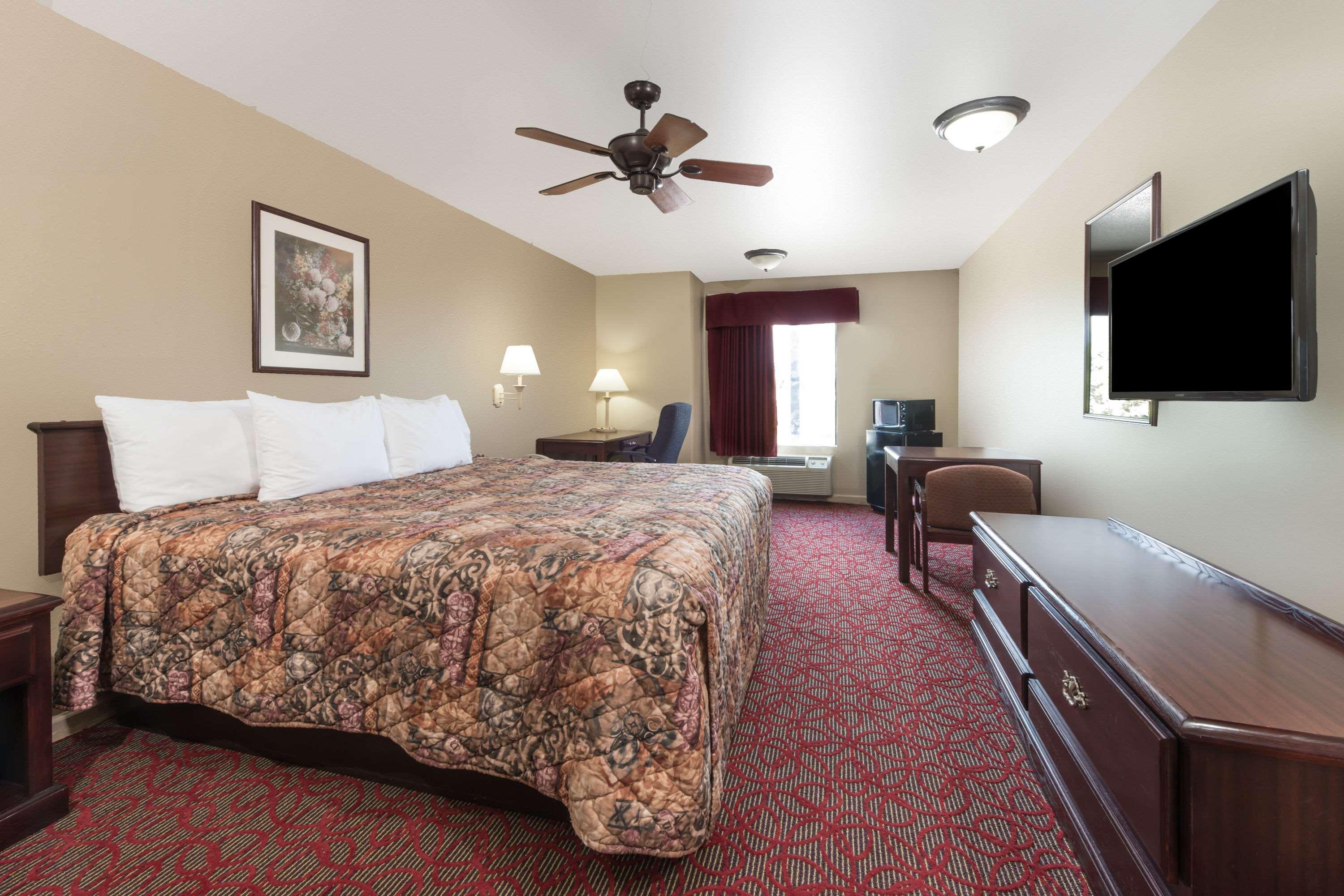Days Inn By Wyndham St Peters/St Charles 12/28