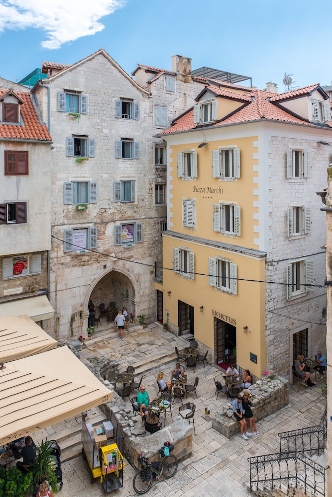 Split Palace Luxury Retreat 26/34