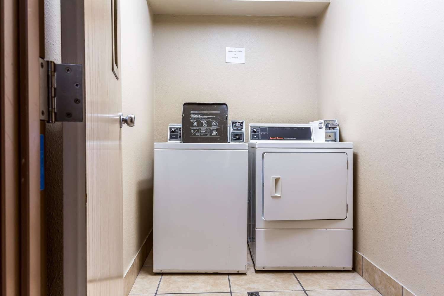 Econo Lodge Inn & Suites Fairview Heights - St. Louis 21/22