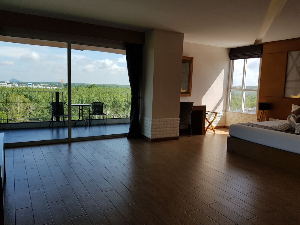 The Vista Hotel 35/47