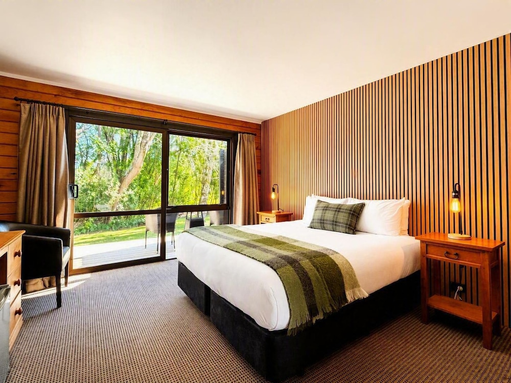 Tongariro Lodge 22/75