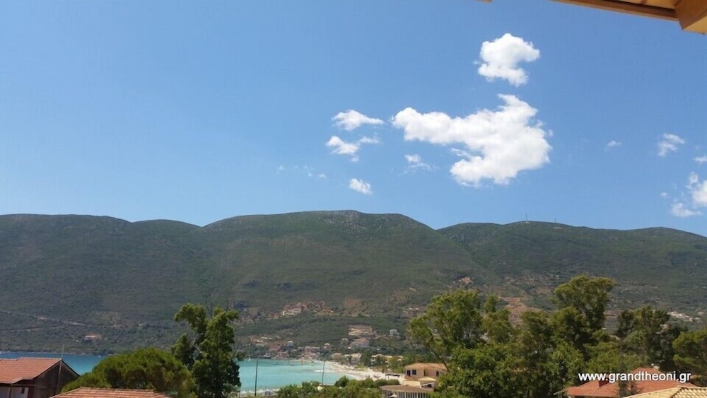 Grand Theoni Hotel Suites And Spa 58/71