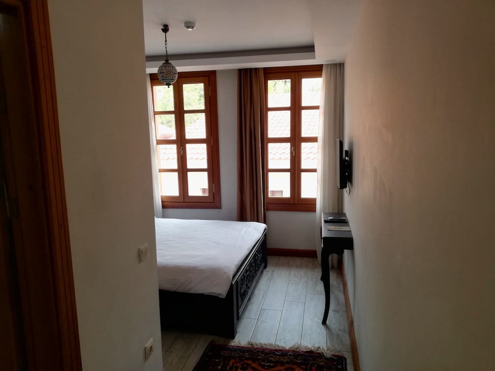 Woo Town Suites 23/43