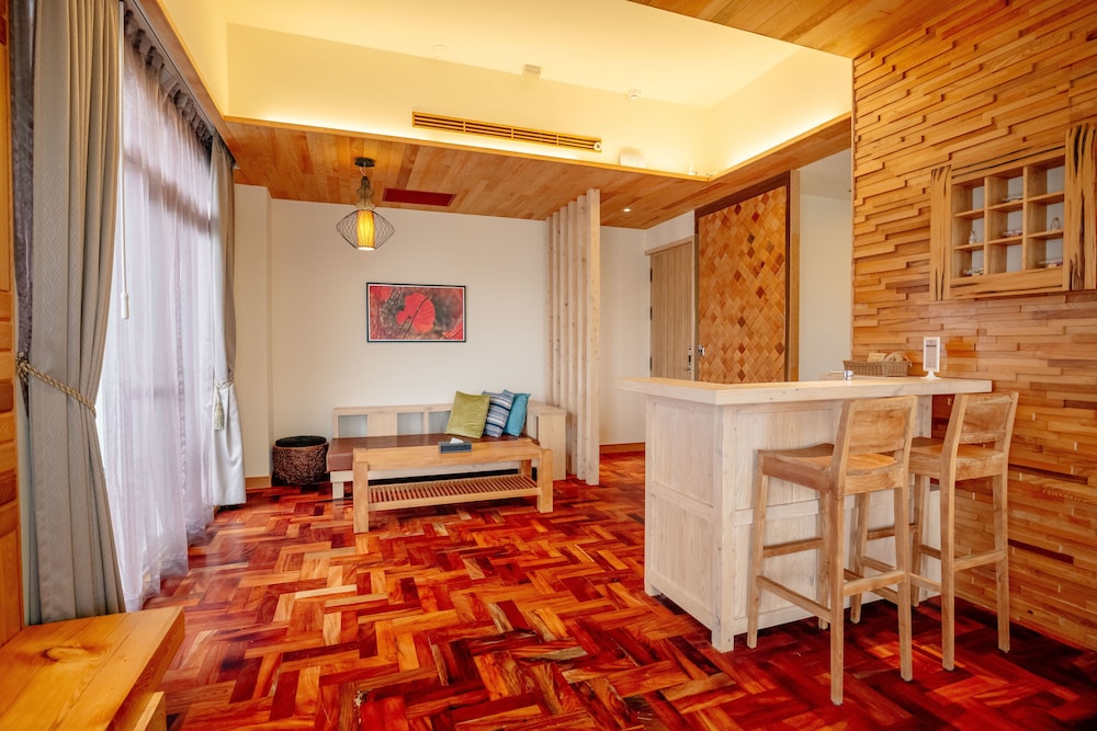Bay Forest Boutique Hotel 48/72