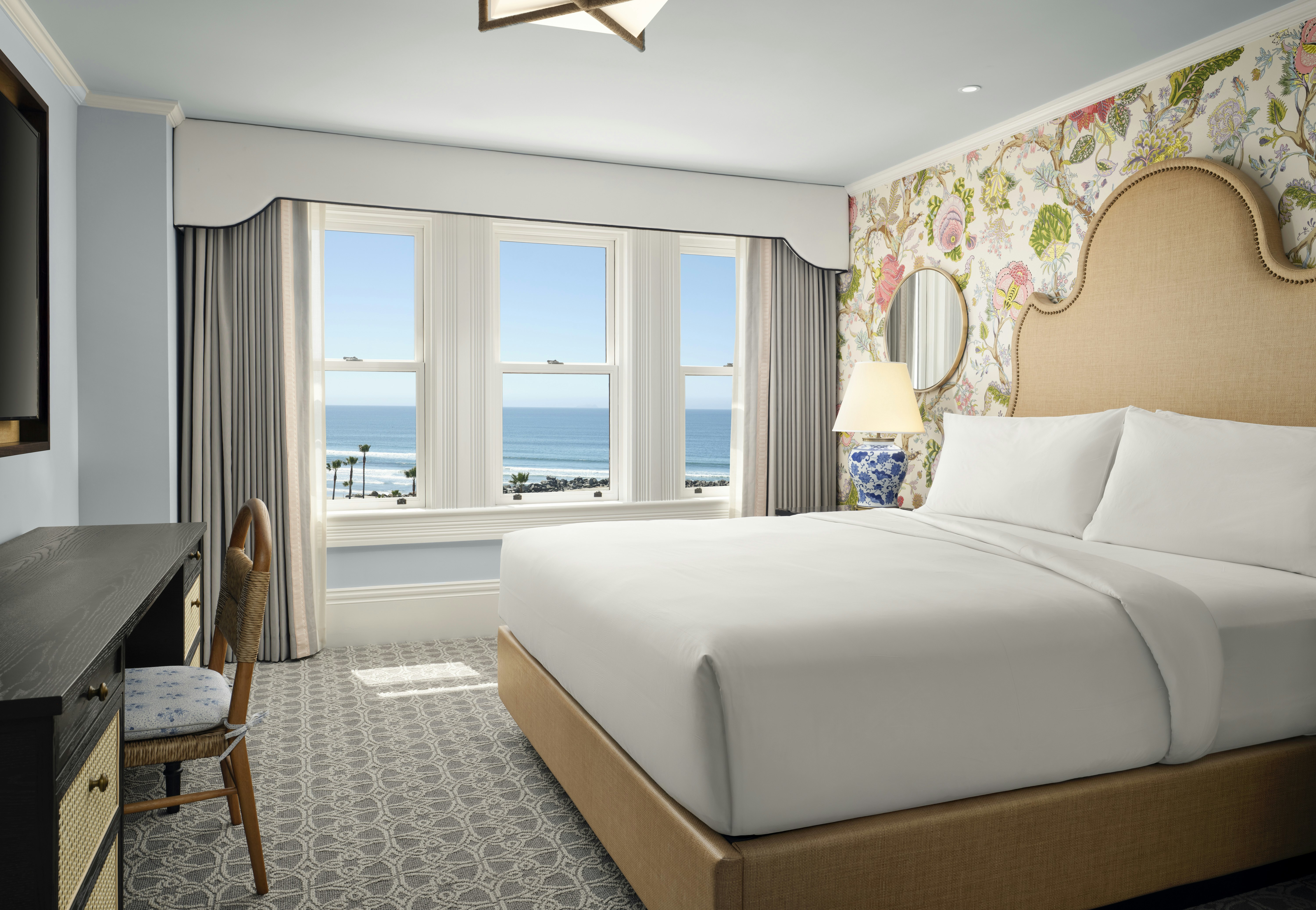 Victorian, King Bed, Ocean Front