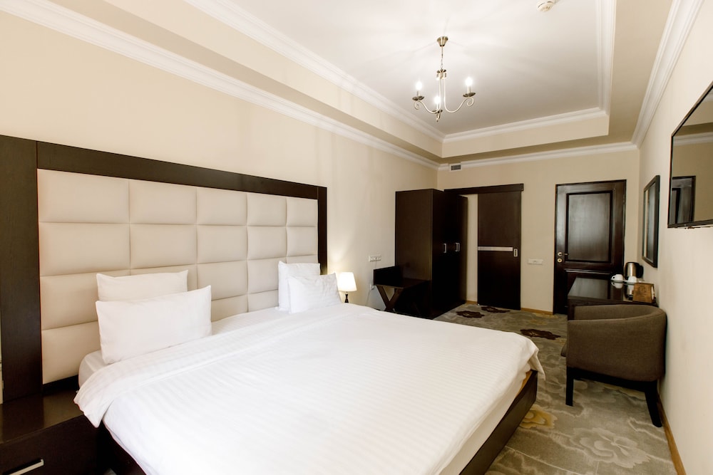 Hotel 14th Floor 10/41