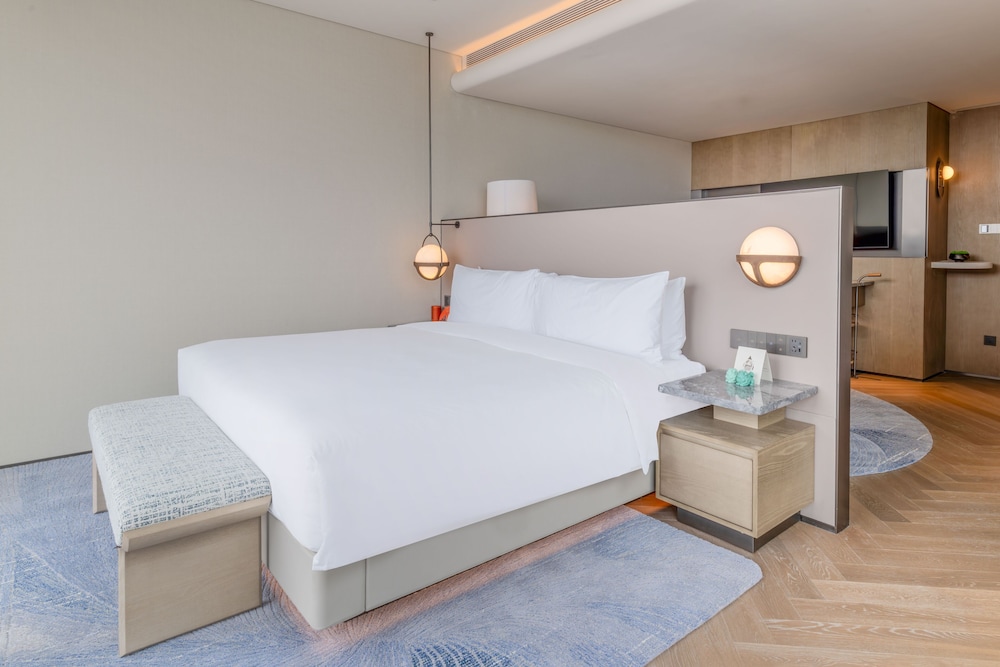 Suite, City View