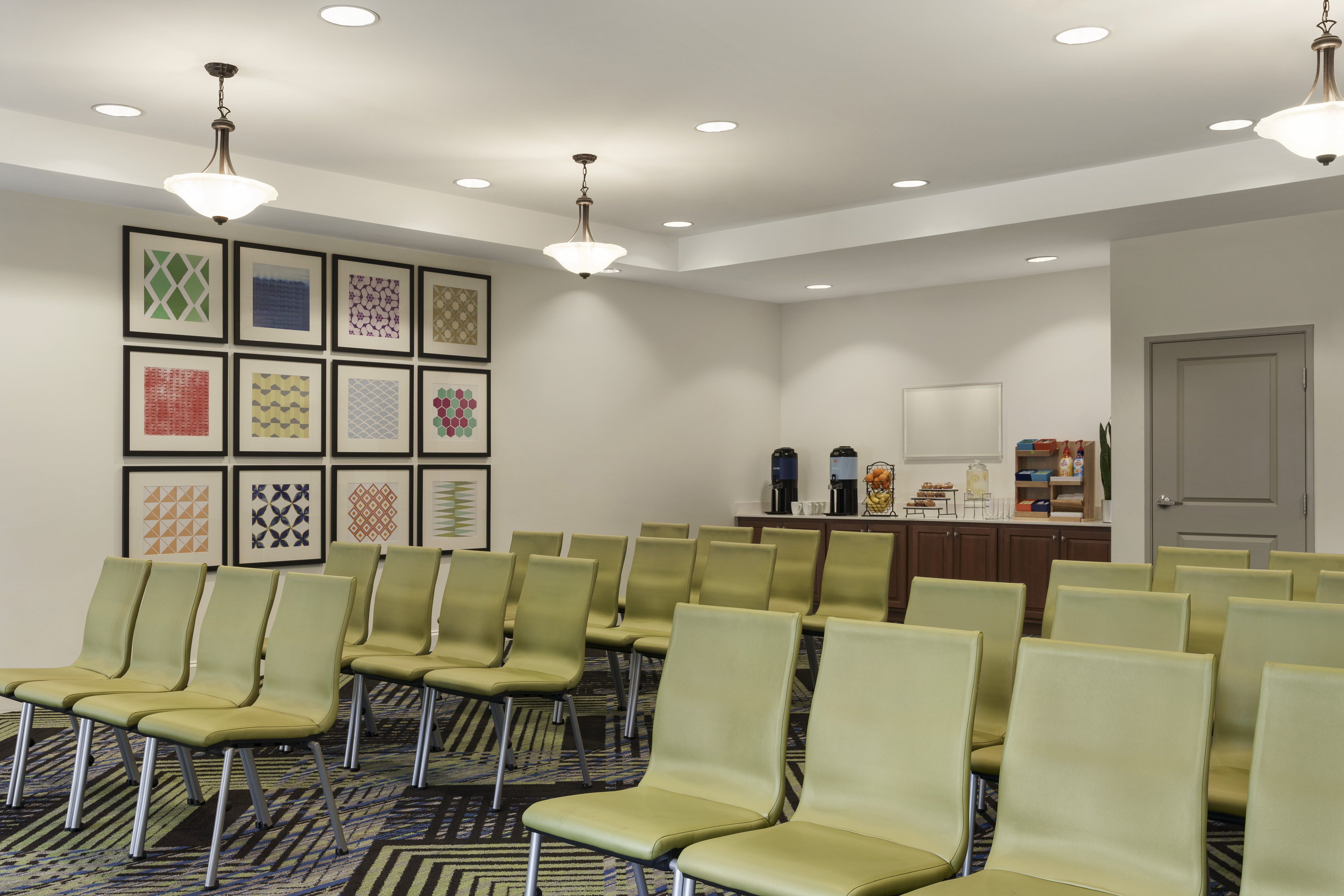 Holiday Inn Express & Suites Charleston - Mount Pleasant 29/37