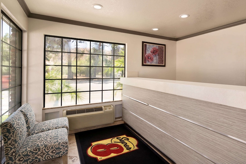 Super 8 by Wyndham Santa Clarita/Valencia 18/32