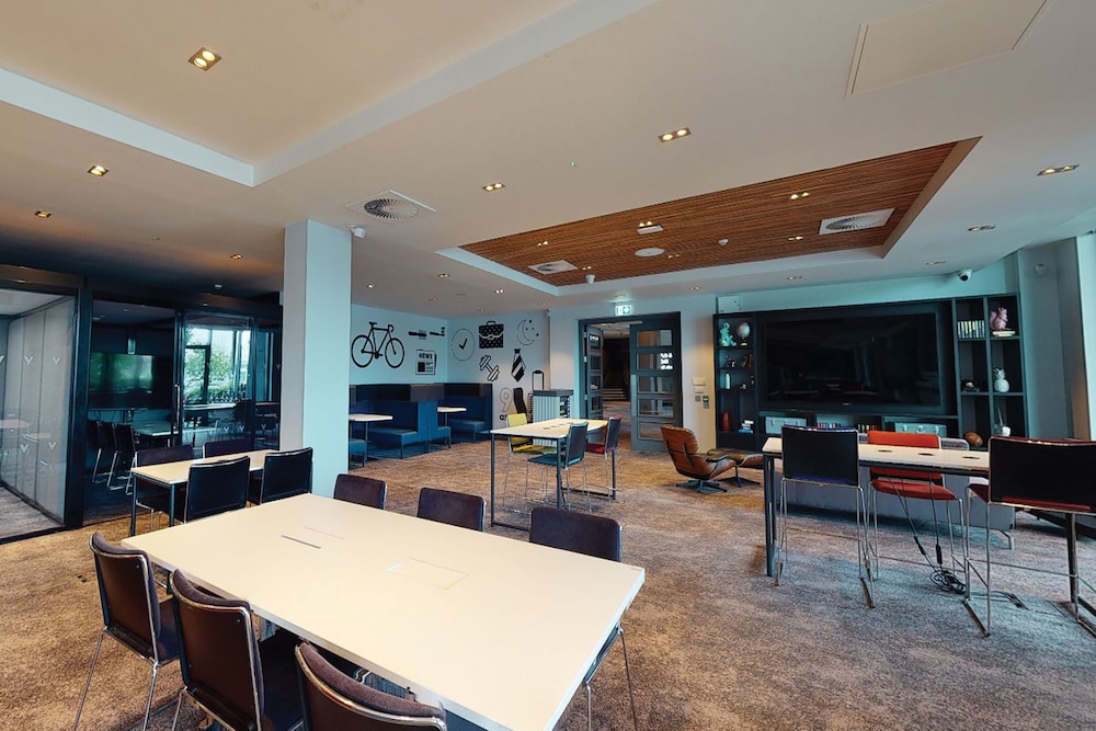 Village Hotel Farnborough 37/62