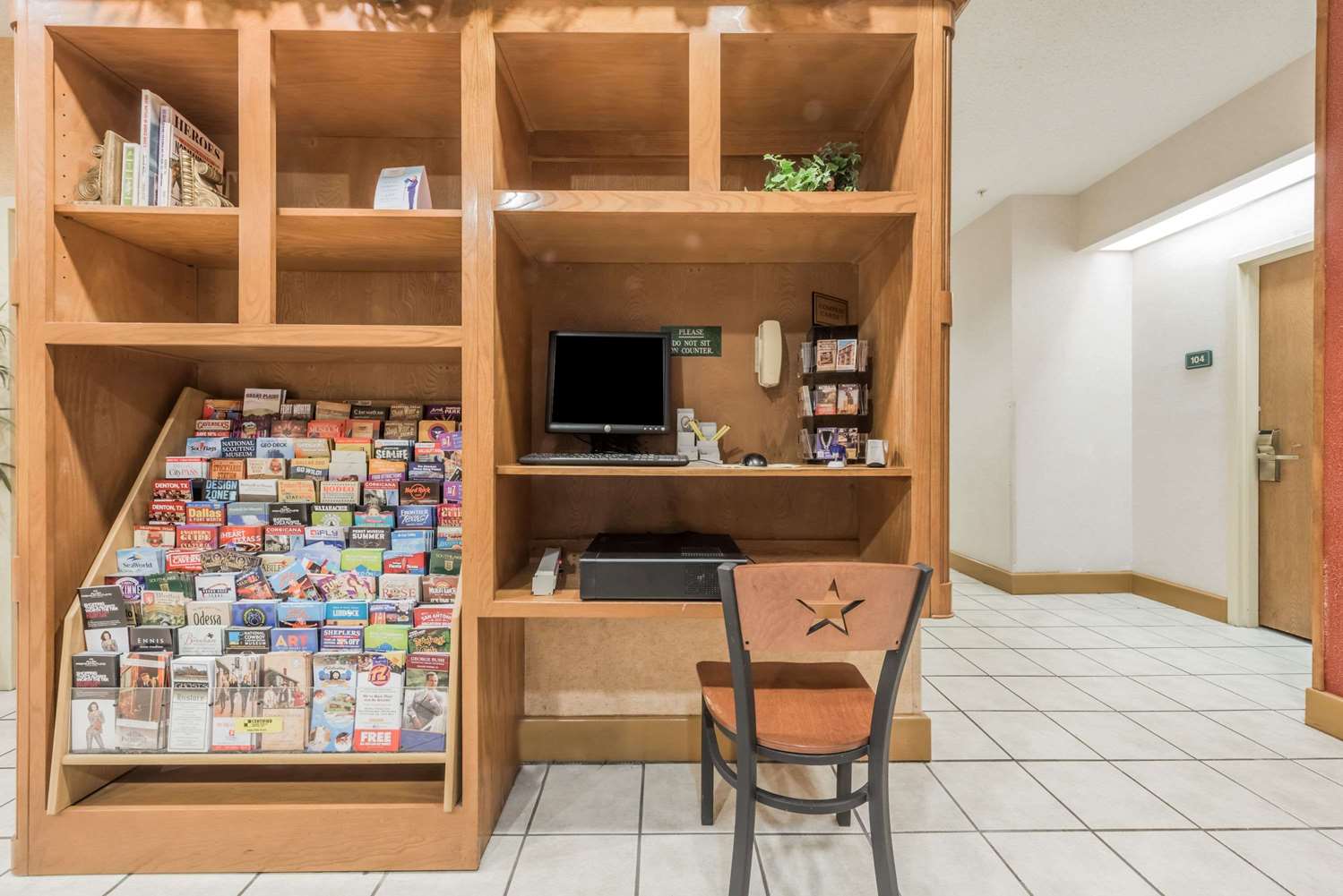Super 8 by Wyndham Fort Worth Downtown South 3/6